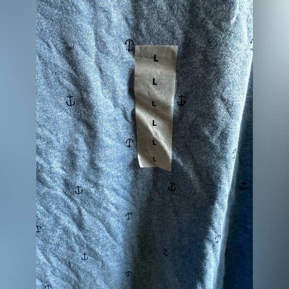 Old Navy T Shirt - Picture 3 of 4